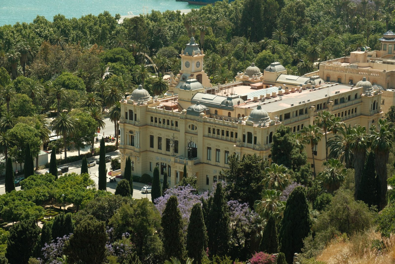 Ayuntamiento de Málaga junto al puerto